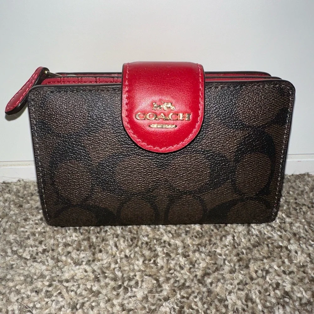 Coach Medium Corner Zip Wallet - Picture 3 of 10